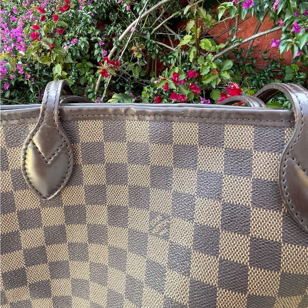 LOUIS VUITTON AUTHENTIC DAMIER EBENE GM - Picture 3 of 15